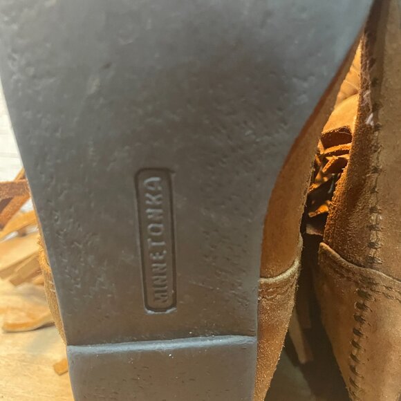 Minnetonka Women's 3-Layer Fringe Tall  Moccasins Boots brown suede 7 - Picture 6 of 6